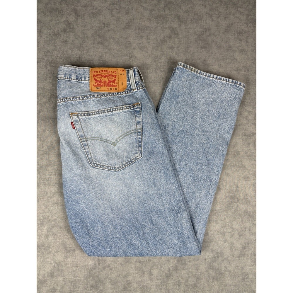 Levis 501 Original Fit Jeans Mens 36x30 Light Wash Straight Leg Button Fly Denim